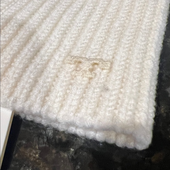 Tory Burch Cream Knit Hat and Mittens Set - Picture 12 of 14